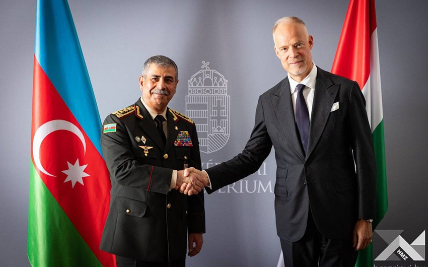 Министр обороны Азербайджана встретился с венгерским коллегой - ФОТО