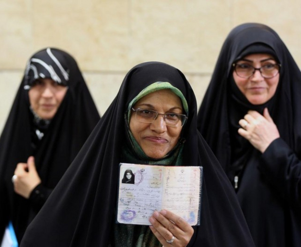 В Иране первая женщина-кандидат прошла регистрацию на президентских выборах - ВИДЕО