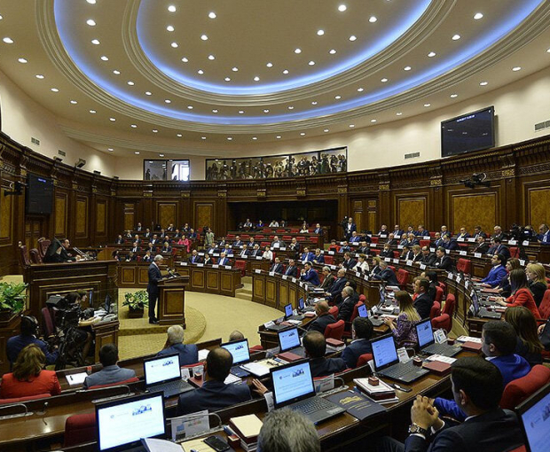 В парламенте Армении обсудят отставку Пашиняна