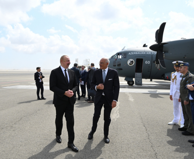 Ильхаму Алиеву представлен военно-транспортный самолет производства итальянской компании Leonardo - ФОТО
