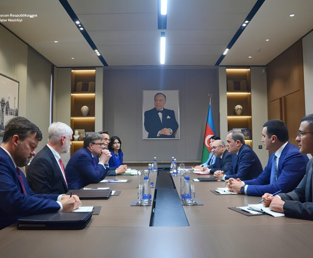 Джейхун Байрамов обсудил региональные вопросы с помощником госсекретаря США