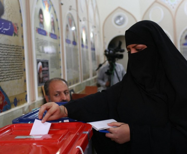 Иранский избирком снова продлил время голосования на выборах президента