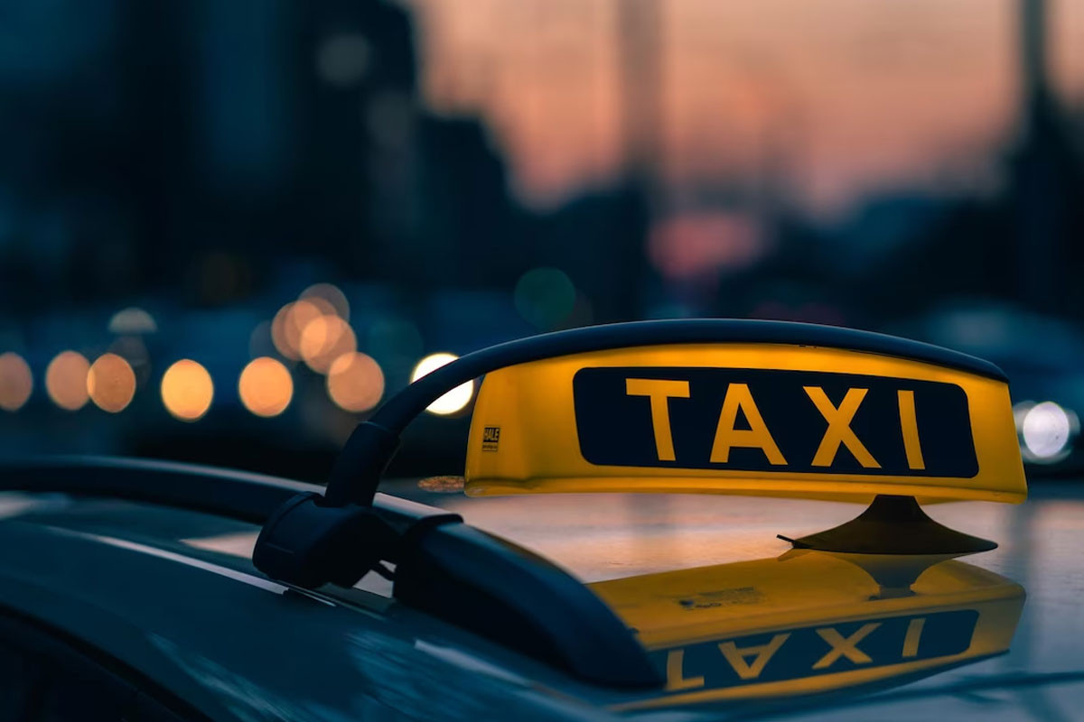 Более 11 тысяч водителей получили разрешения на деятельность такси