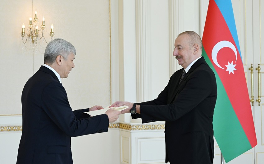 Президент Ильхам Алиев принял верительные грамоты новоназначенного посла Кыргызстана - ФОТО