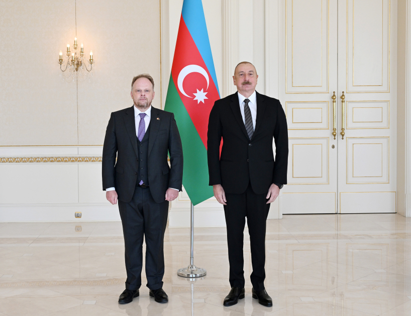 Президент Ильхам Алиев принял верительные грамоты новоназначенного посла Канады в Азербайджане - ФОТО
