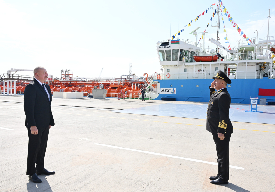 Президент Ильхам Алиев принял участие в церемонии сдачи в эксплуатацию танкера "Зангилан" - ФОТО