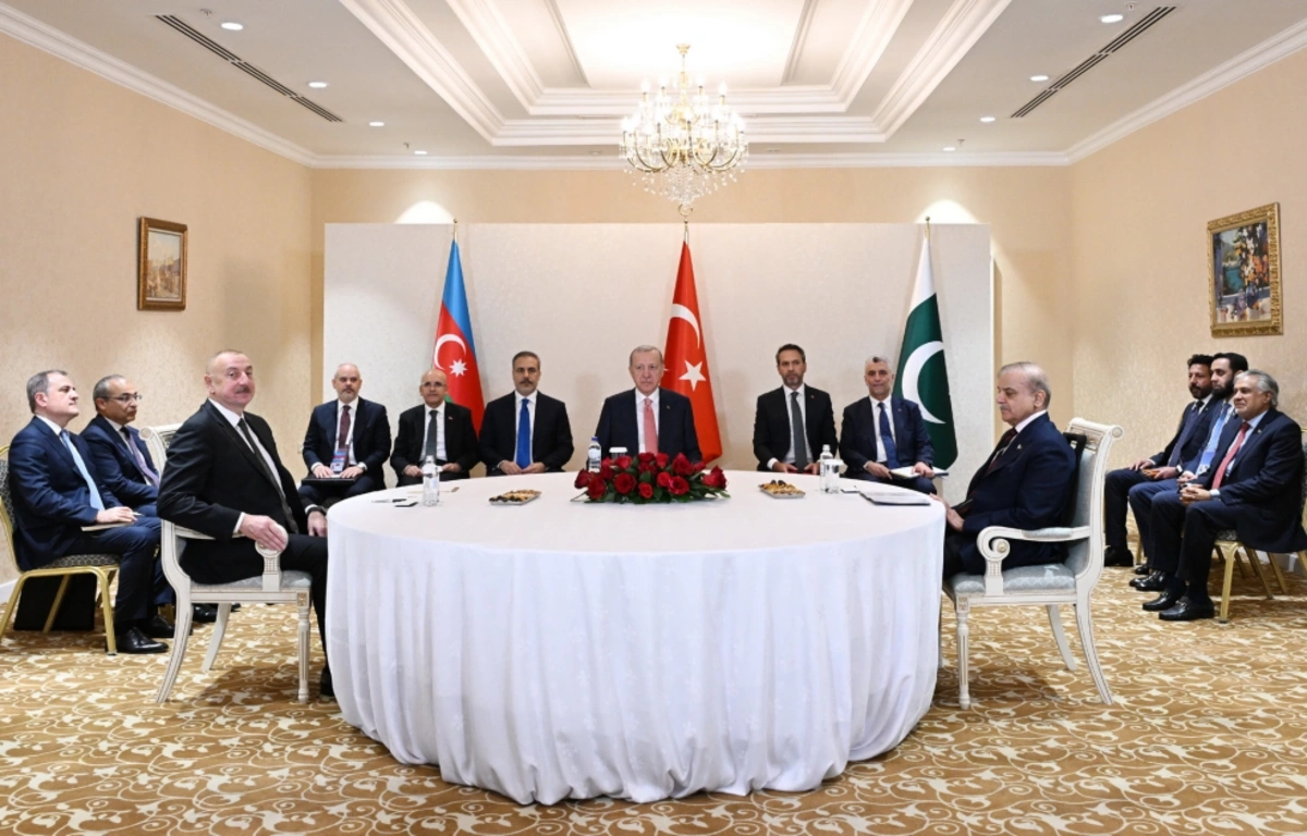 В Астане состоялась трехсторонняя встреча лидеров Азербайджана, Турции и Пакистана - ОБНОВЛЕНО + ФОТО