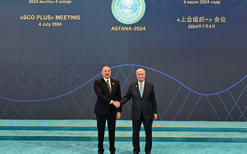 Президент Ильхам Алиев прибыл во Дворец Независимости в Астане - ВИДЕО