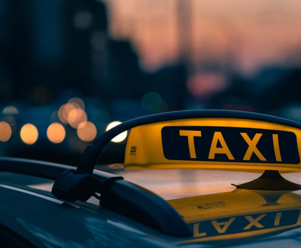 Более 11 тысяч водителей получили разрешения на деятельность такси