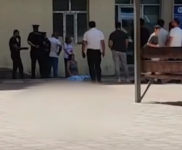Стали известны подробности в связи с женщиной, бросившейся с 12-го этажа здания в Баку - ОБНОВЛЕНО + ВИДЕО