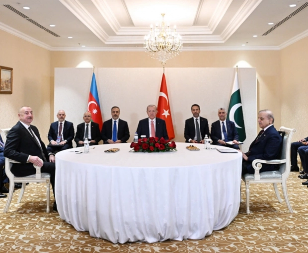 В Астане состоялась трехсторонняя встреча лидеров Азербайджана, Турции и Пакистана - ОБНОВЛЕНО + ФОТО