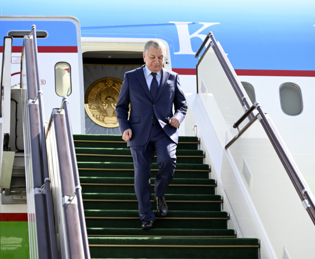 Президент Узбекистана Шавкат Мирзиеев прибыл с визитом в Азербайджан - ФОТО