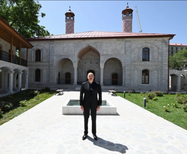 Ильхам Алиев принял участие в открытии после реставрации мечети Ашагы Говхар Ага в Шуше - ОБНОВЛЕНО + ФОТО