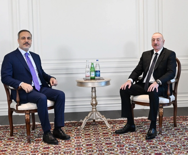Президент Азербайджана принял министра иностранных дел Турции