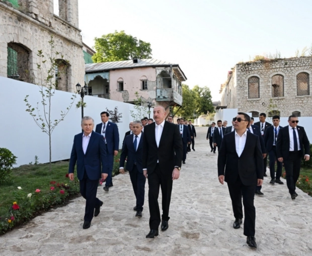 Президенты Азербайджана, Узбекистана и Кыргызстана совершили прогулку по городу Шуша - ФОТО