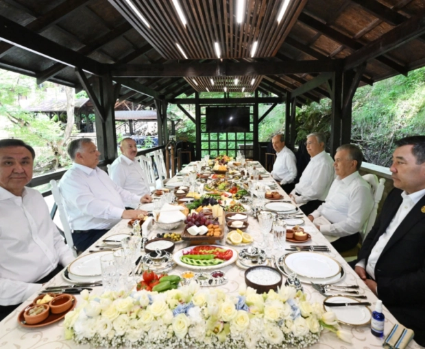 В Шуше от имени Президента Ильхама Алиева был дан обед в честь глав государств и правительств ОТГ
